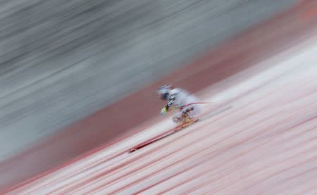 Alpine Skiing - FIS Alpine Skiing World Cup - Women's Downhill Training - Altenmarkt-Zauchensee, Austria - 15/01/17 - Lindsey Vonn of the U.S. skis in the training run. REUTERS/Dominic Ebenbichler TPX IMAGES OF THE DAY