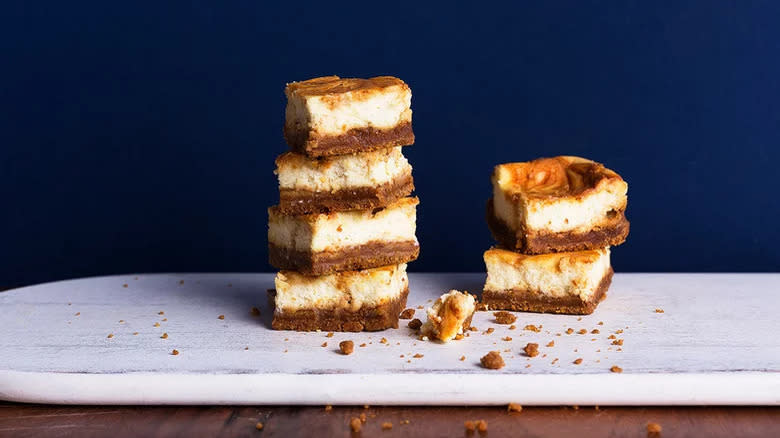 Whiskey-caramel cheesecake bars