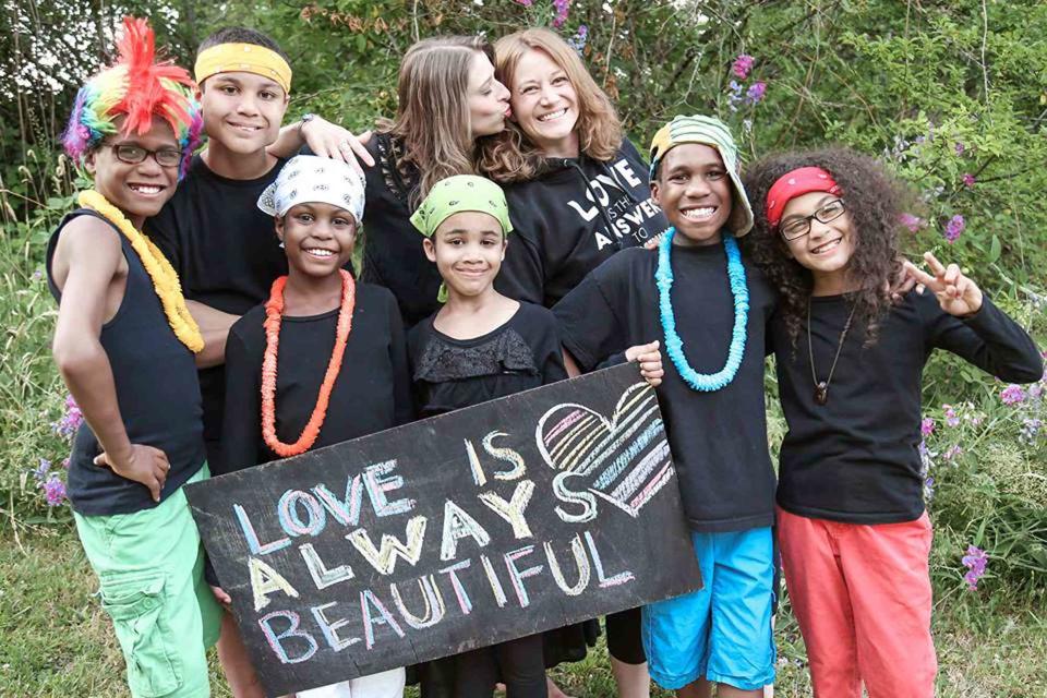 Facebook Jennifer and Sarah Hart with their children: Markis, Hannah, Devonte, Abigail, Jeremiah and Sierra.