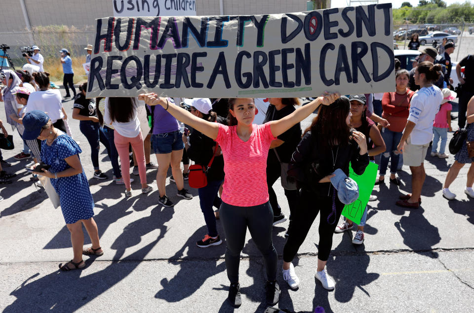 <p>People protest against the Trump administration’s policy of separating immigrant families suspected of illegal entry, in El Paso, Texas, June 19, 2018. (Photo: Mike Blake/Reuters) </p>