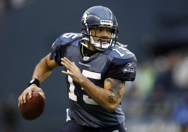 Former Seahawks QB Seneca Wallace to raise the 12 flag