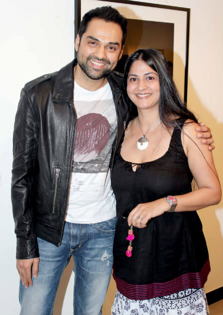 Abhay Deol shows off his artsy side at a friend's art exhibition. Girlfriend Preeti Desai was nowhere in sight sadly.