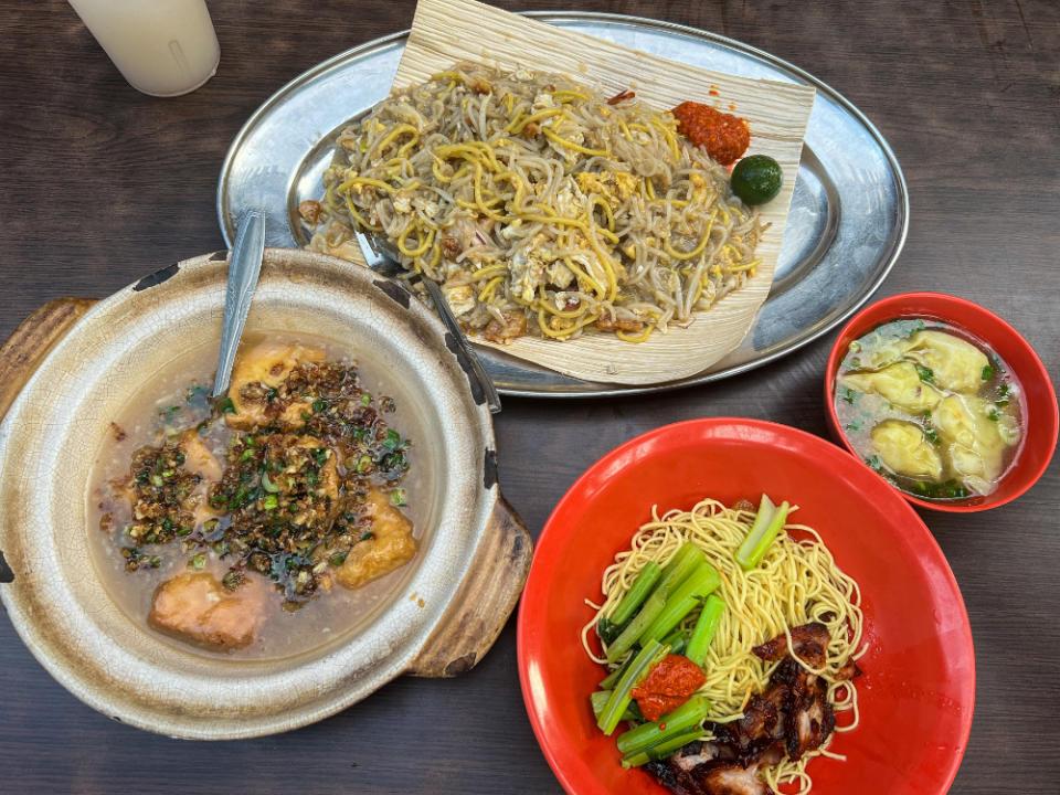 Flatlay of the local hawker delights at Deng Wen Ji