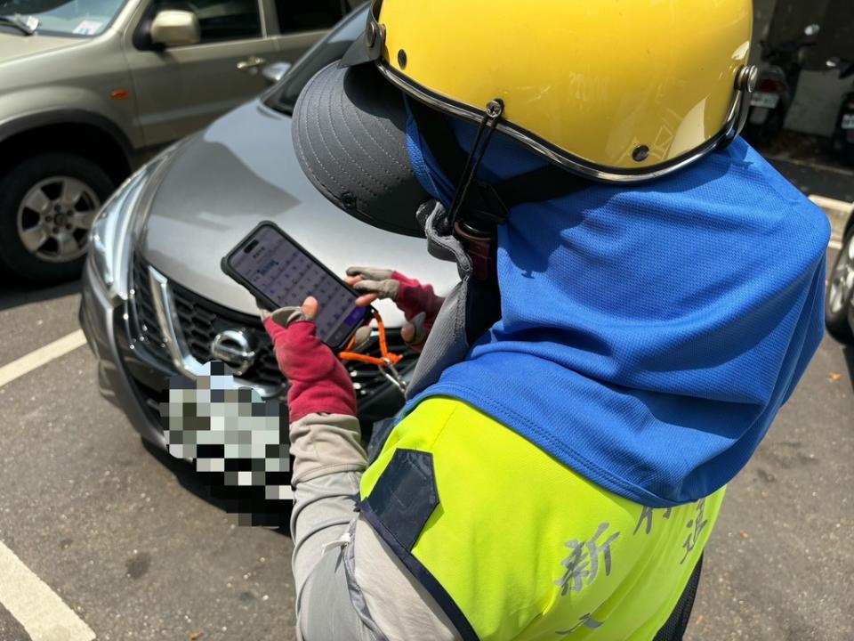 《圖說》竹市全國首創引進智慧型手機iPhone 15開停車單。（圖／新竹市政府提供）