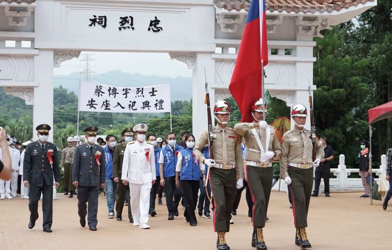 ▲縣府為海軍陸戰隊陸戰九九旅故下士蔡博宇烈士舉行入祀典禮。（圖／記者蘇榮泉攝，2020.09.03）