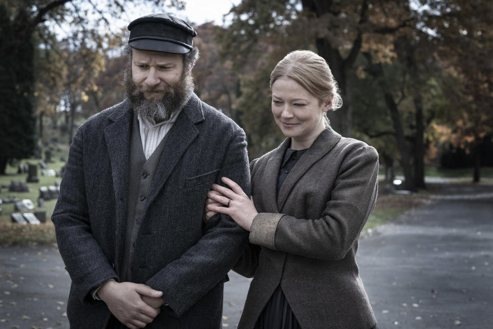 Seth Rogen walking with Sarah Snook while her hands are holding his arm