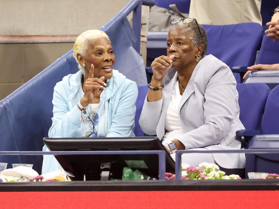 Dionne Warwick (left) attends the victory of Serena Williams during Day 3 of the US Open 2022, 4th Grand Slam of the season, at the USTA Billie Jean King National Tennis Center.