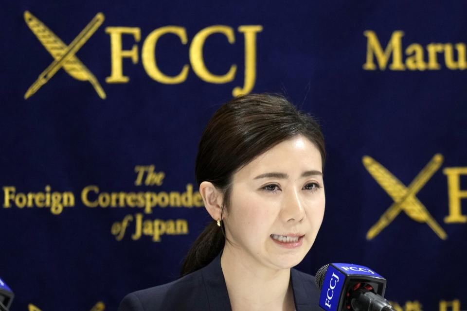 Former Japanese table tennis player and Olympic medallist Ai Fukuhara makes a brief statement during a news conference about a child-custody agreement she forged with ex-husband Chiang Hung-chieh of Taiwan at the Foreign Correspondents' Club of Japan (FCCJ) Friday, March 15, 2024, in Tokyo. (AP Photo/Eugene Hoshiko)