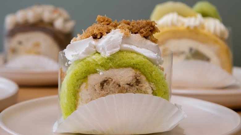 Gula-topped ondeh ondeh Swiss roll