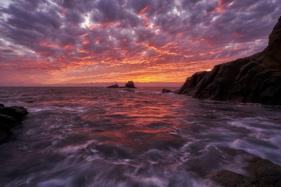 <p>A high tide and intense sunset collide in Crescent Bay, Laguna Beach, California //2019</p>