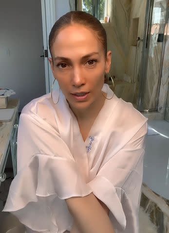 Jennifer Lopez Shows Exactly How to Embody Her 'Bronx Goddess Glow' — Gold  Hoops and All