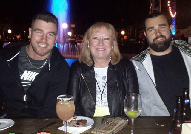 Travis Kelce's mom surprises him with question at postgame press conference  after epic journey