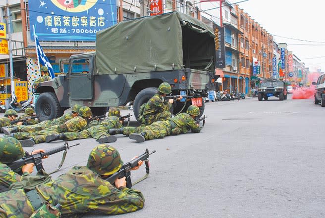 國防部表示，為強化4個月軍事訓練役的戰力，服役期間將把重點放在城鎮守備戰訓練。圖為後備部隊在屏東進行相關演訓。（本報資料照片）