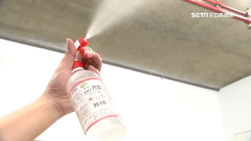 不少民眾噴灑酒精的方法錯誤。（圖／資料照）