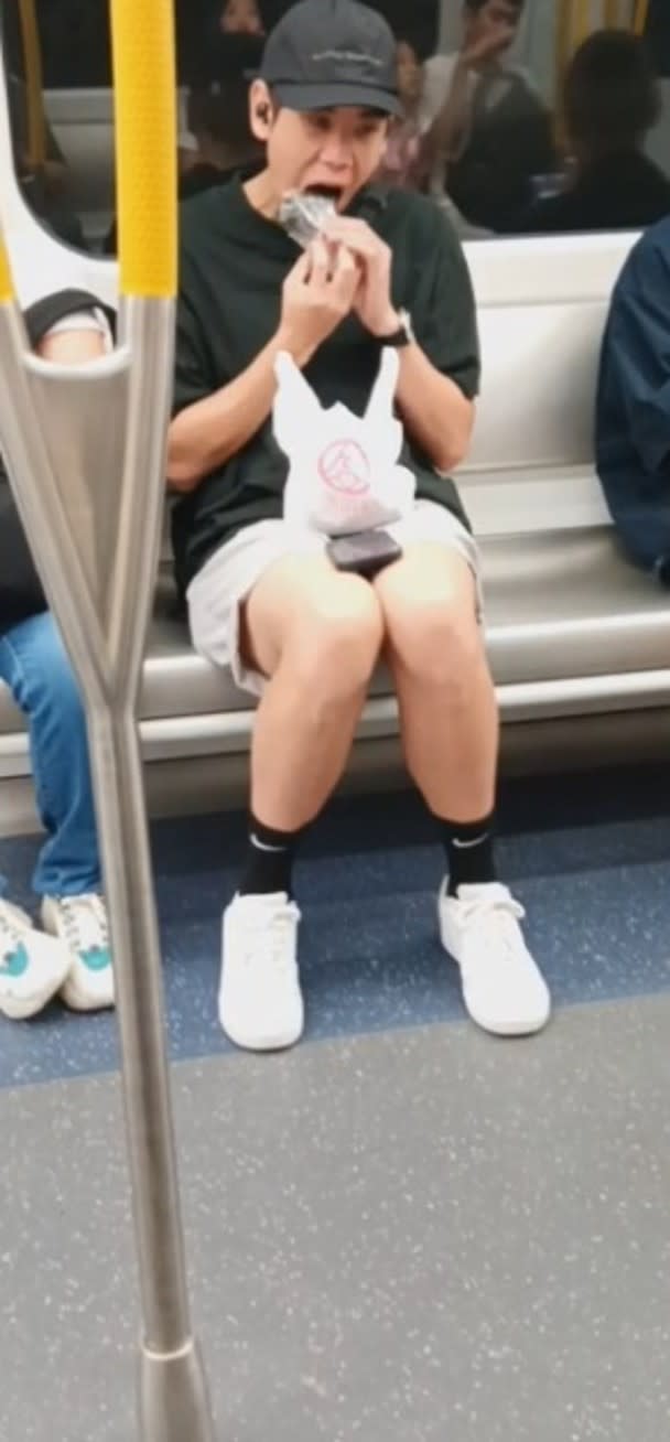 徐文浩被爆搭港鐵「偷食」。