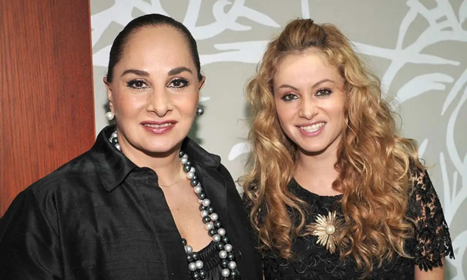 Susana Dosamantes with Paulina Rubio / Mexico Agency