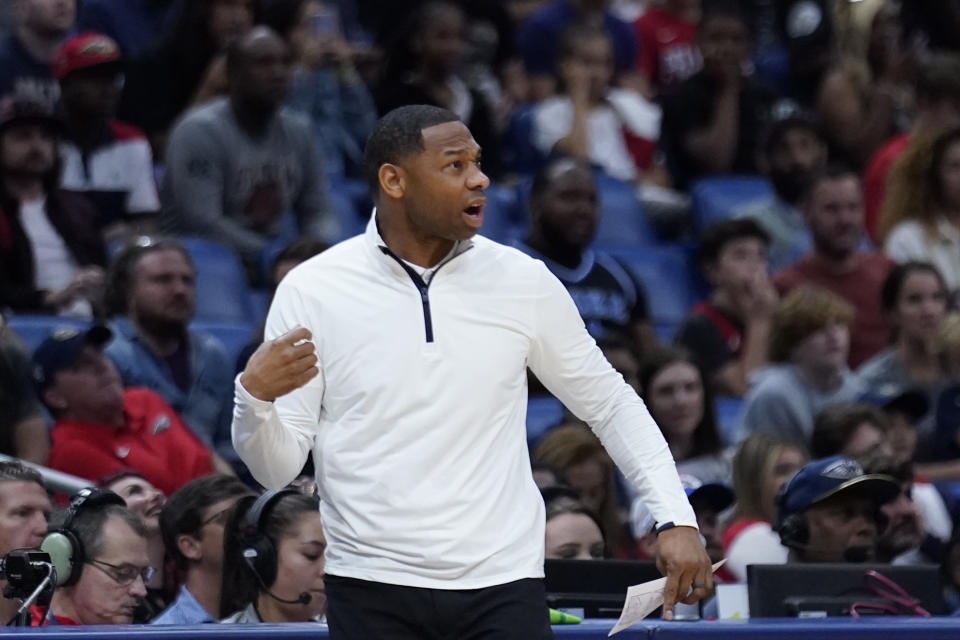 New Orleans Pelicans head coach Willie Green calls out from the bench in the first half of an NBA basketball game against the Detroit Pistons in New Orleans, Wednesday, Dec. 7, 2022. (AP Photo/Gerald Herbert)