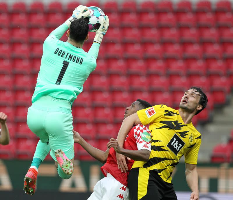 Bundesliga - 1. FSV Mainz 05 v Borussia Dortmund