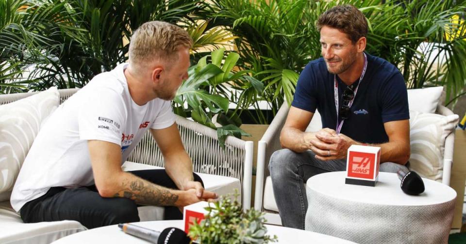 Kevin Magnussen and Romain Grosjean chat together. Miami May 2022. Credit: Alamy