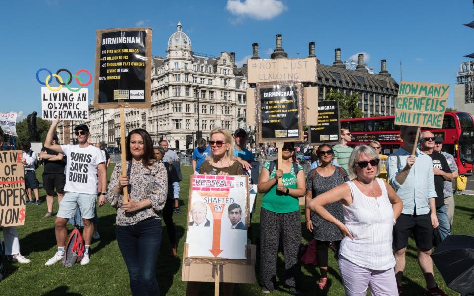 Members of leasehold action groups stage a rally in Parliament Square protesting against cost of ground rents, building safety, cladding and call for abolition of leasehold law - Barcroft