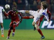 Israel's Sheran Yeini duels for the ball with Belgium's Romelu Lukaku (L) and Kevin De Bruyne (R) during their Euro 2016 group B qualifying soccer match at King Baudouin stadium in Brussels, October 13, 2015. REUTERS/Francois Lenoir