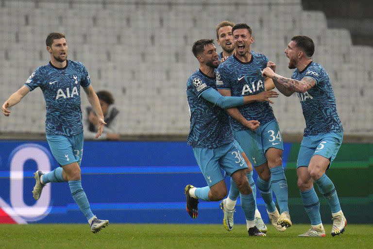 El festejo desaforado de Tottenham, que se quedó con el primer puesto de su grupo en una tensa resolución