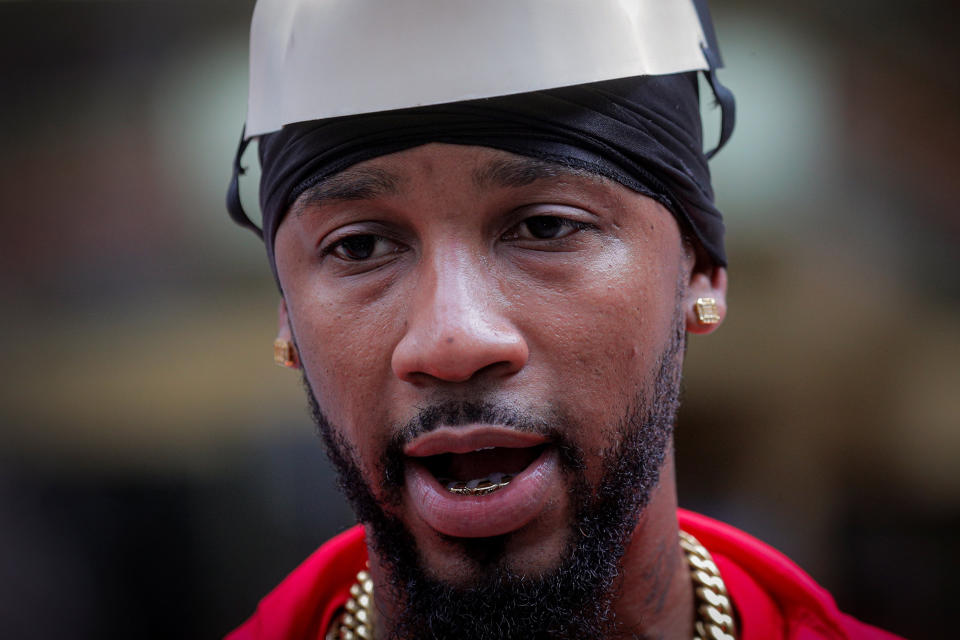 Image: Organizer and former Amazon worker Chris Smalls speaks outside the NLRB office before filing paperwork to unionize workers, in Brooklyn, New York (Brendan McDermid / Reuters)