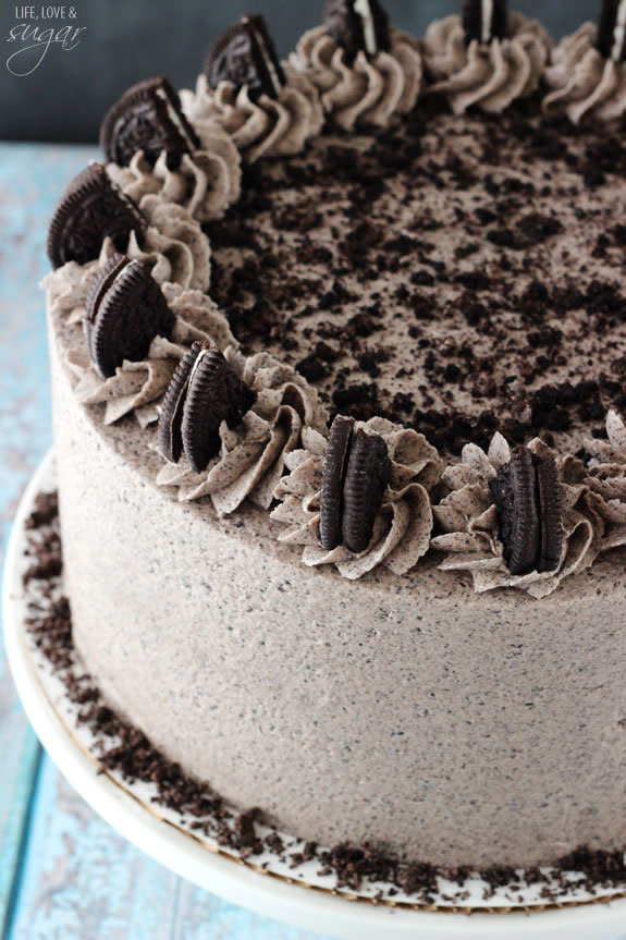 <strong>Get the <a href="http://www.lifeloveandsugar.com/2015/02/04/chocolate-oreo-cake/" target="_blank">Oreo Layer Cake recipe</a> from Life, Love & Sugar</strong>