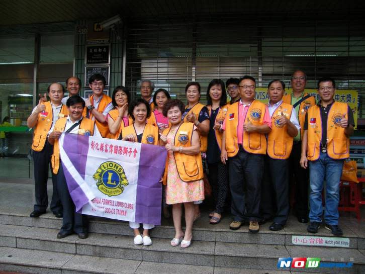 彰化縣富陽國際獅子會在員林市員東路郵局舉辦捐血活動，吸引民眾挽袖響應。（圖／記者陳雅芳攝，2017.7.31）