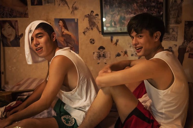 詹懷雲、邱以太在《成功補習班》是同穿一條內褲的好兄弟。（圖／華納兄弟提供）