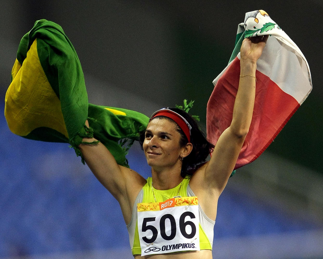 Ana Gabriela Guevara celebrando su medalla de oro en los Juegos Panamericanos de Río 2007. (ORLANDO KISSNER/AFP via Getty Images)