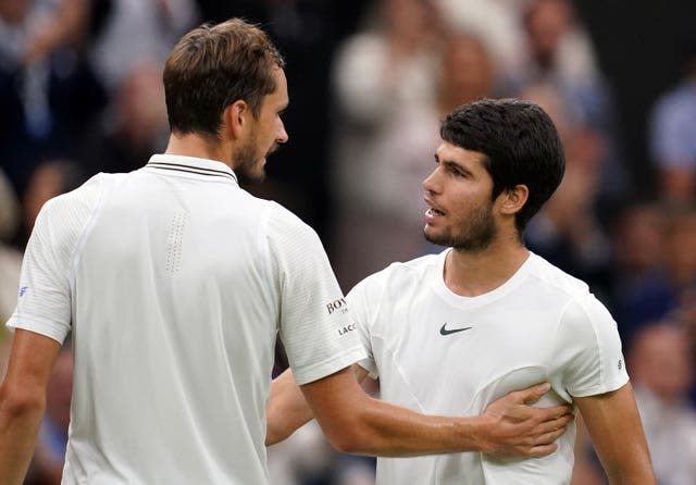 Daniil Medvedev, left, congratulates Carlos Alcaraz