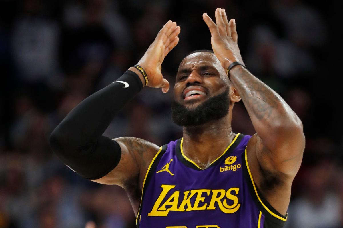 LeBron James fumes over officials' ruling on apparent game-tying 3-pointer