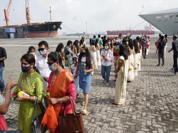 The passengers from the luxury liner (Photo/Twitter)