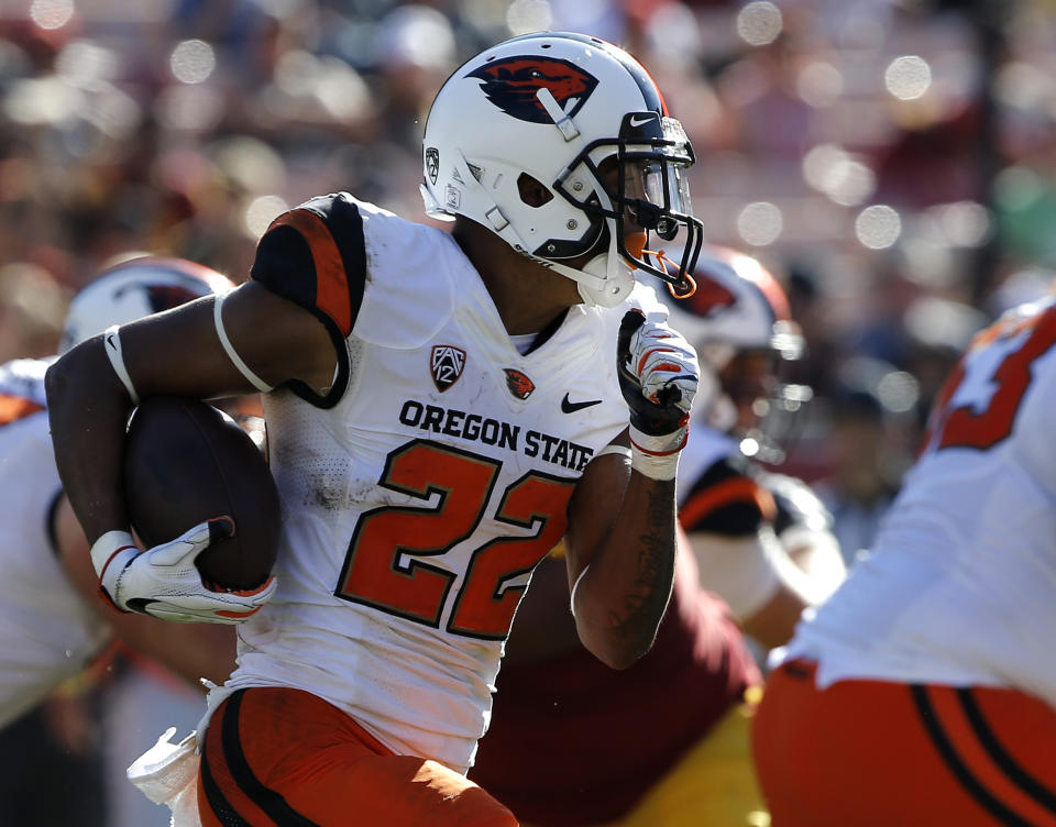 Oregon State wide receiver Seth Collins carries the ball against Southern California during the second half of an NCAA college football game in Los Angeles, Sunday, Oct. 8, 2017. (AP Photo/Alex Gallardo)