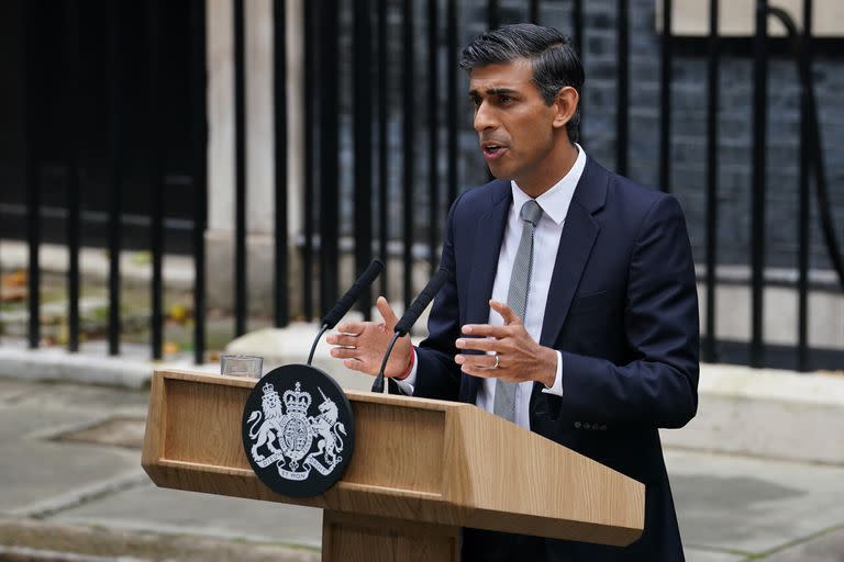 25 October 2022, United Kingdom, London: Newly-appointed British Prime Minister Rishi Sunak delivers a statement outside 10 Downing Street, after meeting King Charles III and accepting his invitation to form a new government. Photo: Gareth Fuller/PA Wire/dpa