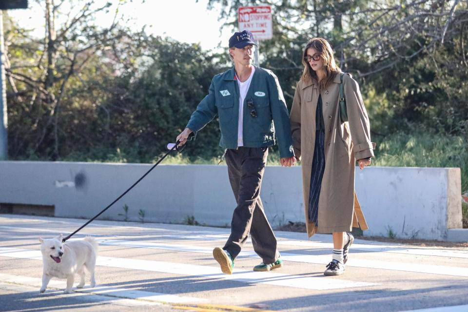 <h1 class="title">*EXCLUSIVE* Kaia Gerber and Austin Butler enjoy a walk in the park with their dog in Silver Lake</h1><cite class="credit">BACKGRID</cite>