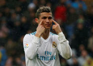 <p>AS en fait sa Une ce mercredi : Cristiano Ronaldo est bien sur le marché des transferts. selon Guillem Balague, spécialiste du mercato espagnol pour Sky Sport, Cristiano Ronaldo aurait pris la décision de quitter le Real Madrid l’été prochain. Las des demandes répétées de son joueur d’obtenir un contrat plus juteux, le club merengue se serait résolu à laisser filer le quintuple Ballon d’Or. </p>