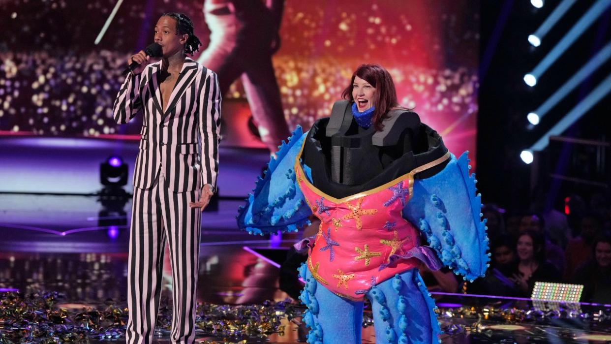  Nick Cannon and Kate Flannery on The Masked Singer on Fox. 