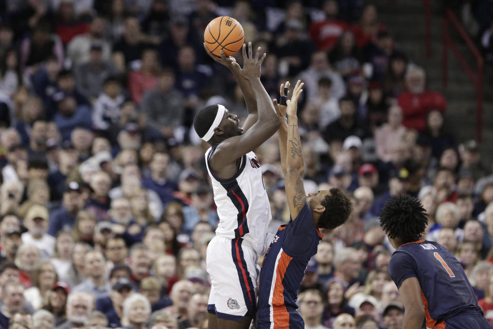 Gonzaga forward Graham Ike, left, shoots while pressured by Pepperdine forward Jalen Pitre during the first half of an NCAA college basketball game Thursday, Jan. 4, 2024, in Spokane, Wash. (AP Photo/Young Kwak)