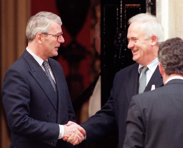 JOHN MAJOR AND JOHN BRUTONS SHAKE HANDS