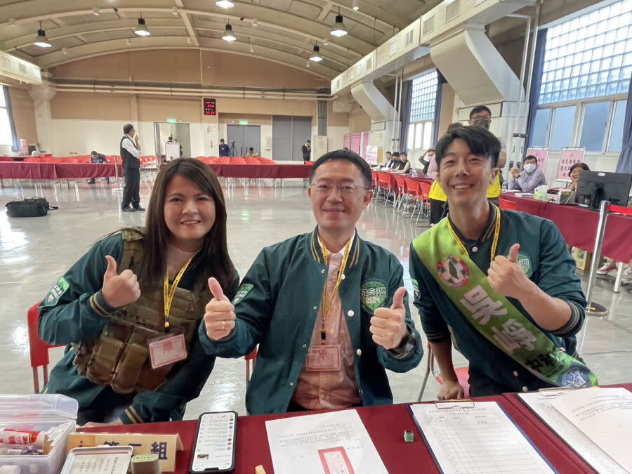 圖／民進黨新北市第三選區（三重）的立委參選人李坤城、第八選區吳崢、第十一選區曾柏瑜，今（20）日前往新北市選舉委員會登記參選。（圖／記者陳志仁攝，2023.11.20）