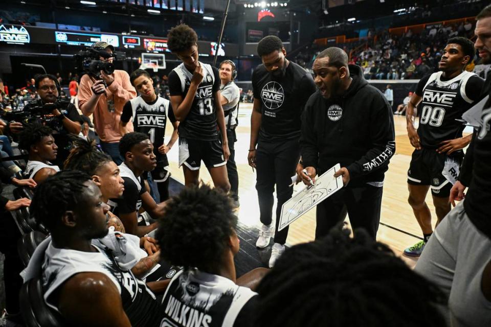 RWE head coach Corey Frazier delivers instructions to his team during an Overtime Elite league game in Atlanta. Frazier’s RWE team includes 2024 UK signee Somto Cyril and 2024 UK recruit Karter Knox.
