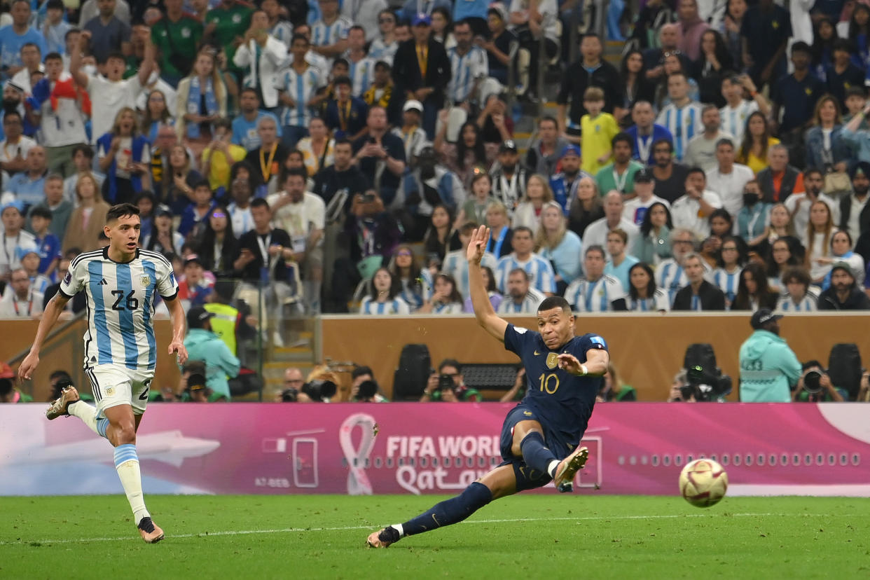 Kylian Mbappé lo empató de manera heroica contra Argentina. (Mike Hewitt - FIFA/FIFA via Getty Images)