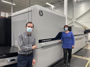 CCL team operating the new HP Indigo 35K Digital Press.