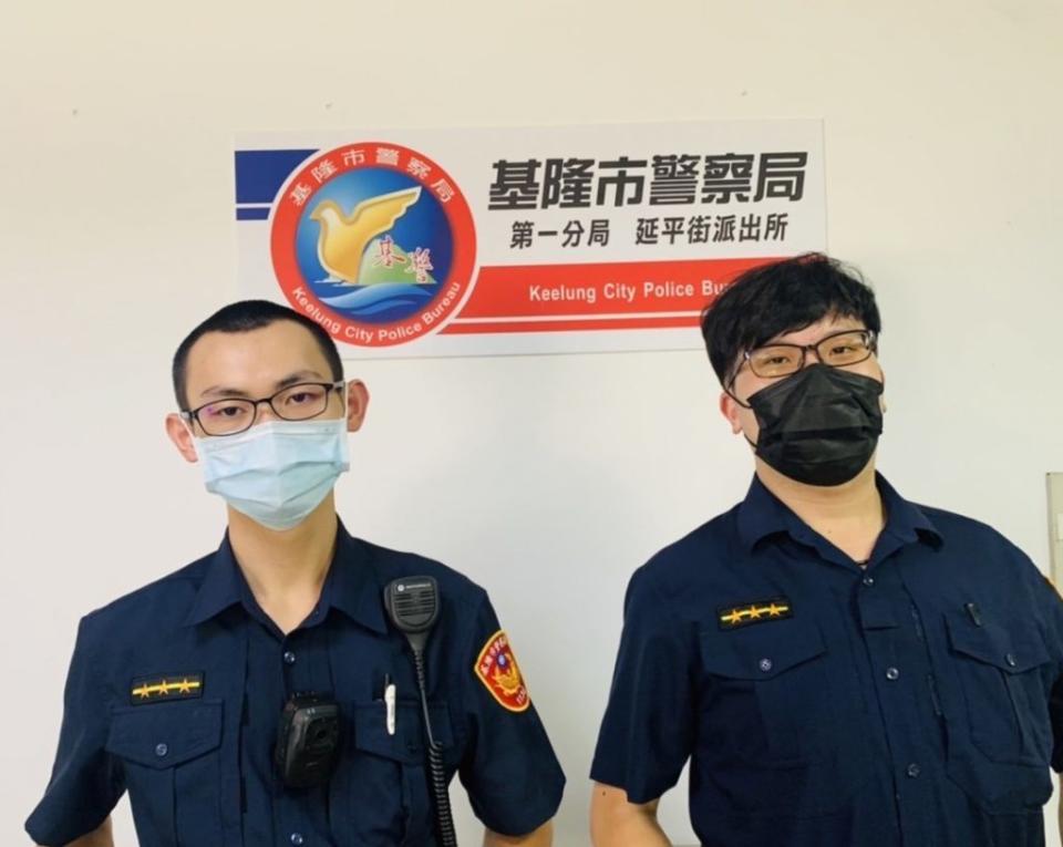 圖片說明: 基隆市警察局第一分局延平街派出所警員楊智軒、許毅賢。(記者宋紹誠翻攝)