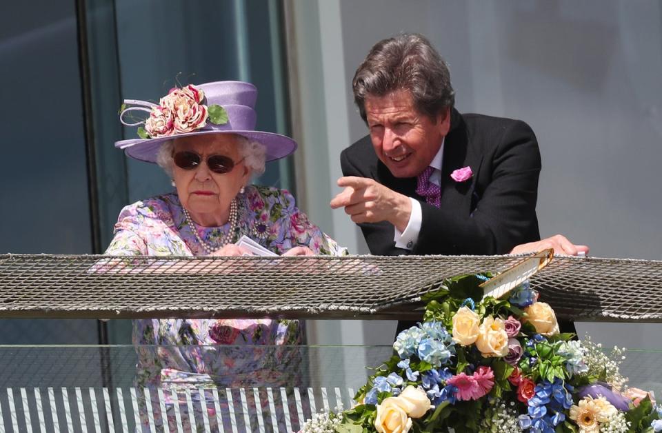 The Queen with racing manager John Warren at the Epsom Derby in 2018 (Steve Parsons/PA) (PA Archive)