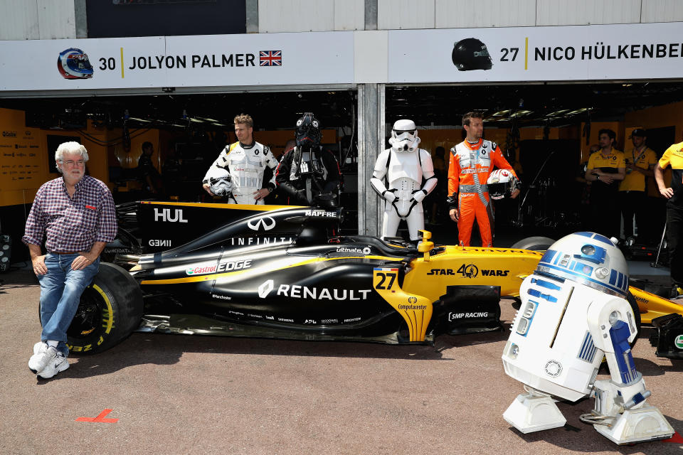 <p>Im Fürstentum gaben sich zahlreiche Stars die Ehre: Star-Wars-Produzent George Lucas posierte mit dem dem Renault-Boliden – dessen Pilot Hülkenberg scheint allerdings kein Fan der legendäre Film-Franchise zu sein. </p>