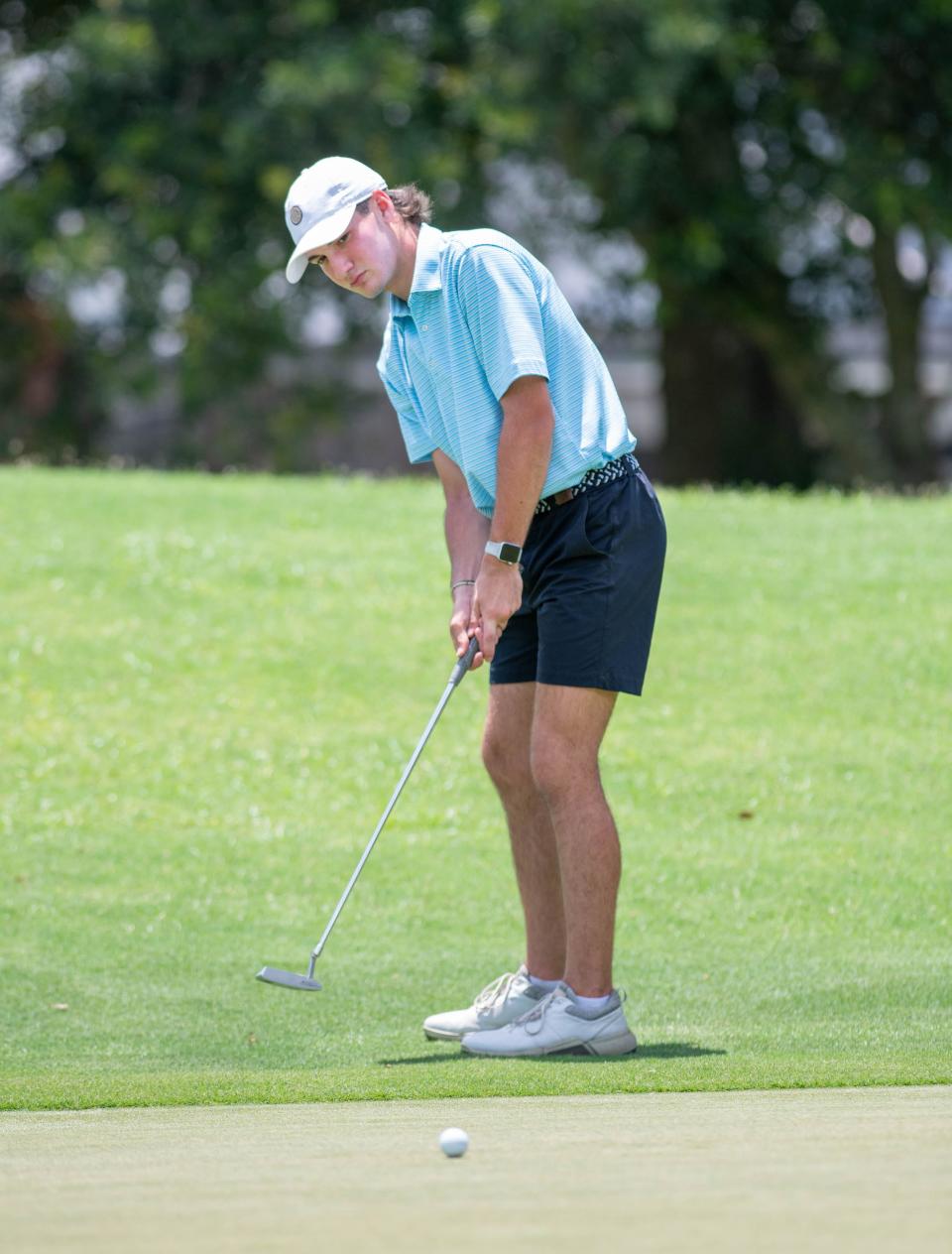 Bentley Van Pelt putts during the Sugar Sands Showdown summer tour golf tournament at The Club at Hidden Creek in Navarre on Tuesday, June 13, 2023.