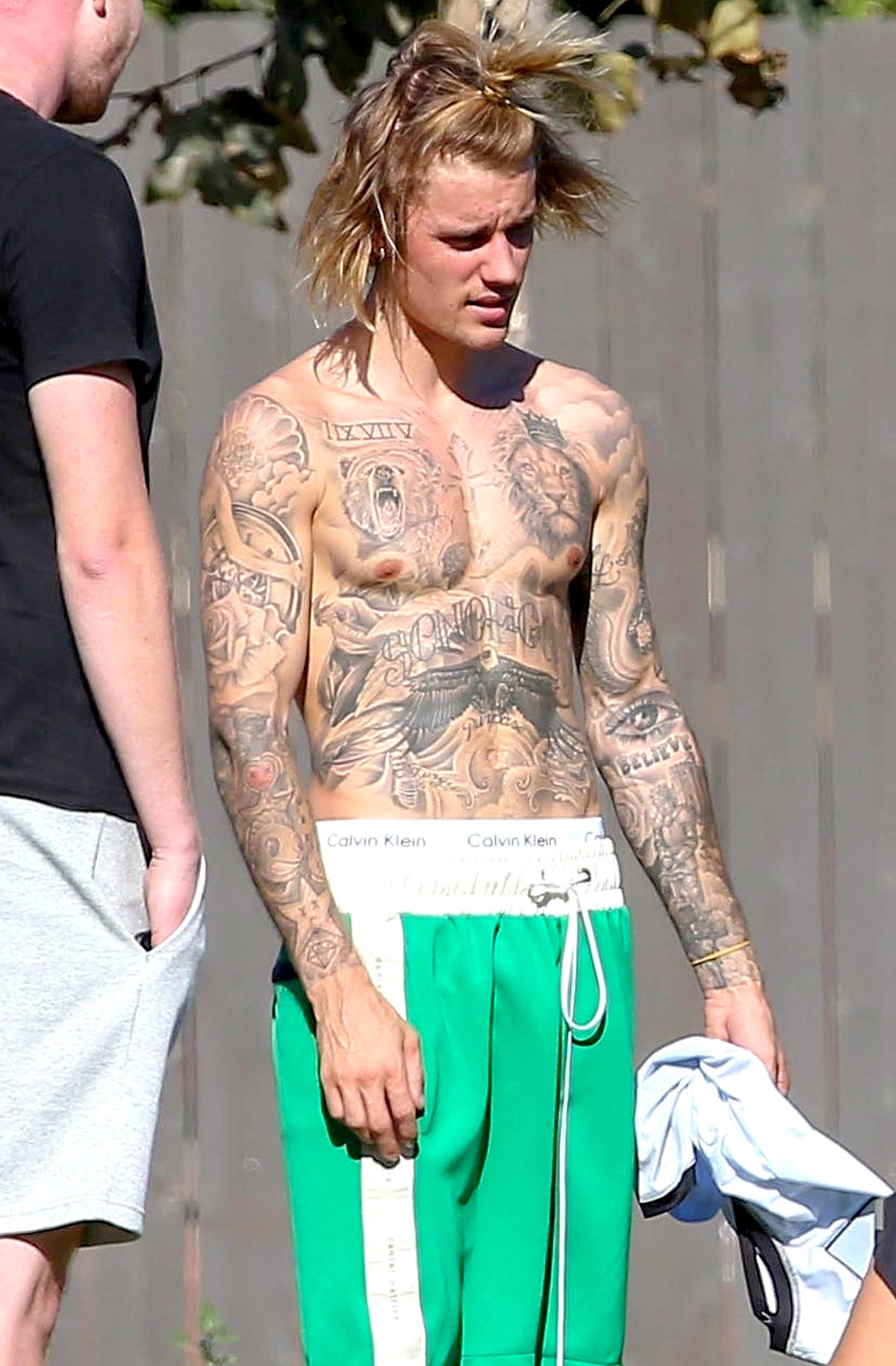 X17online.com on X: .@justinbieber, shirtless, playing soccer, making  @UCLA girls swoon  you've gotta see our EXCL PIX!    / X